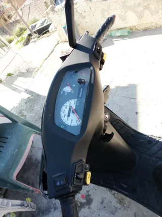 Suzuki 49cc Scooter Negra