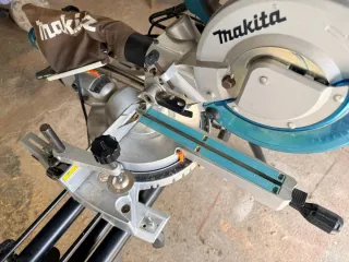 Ingletadora Makita con soporte
