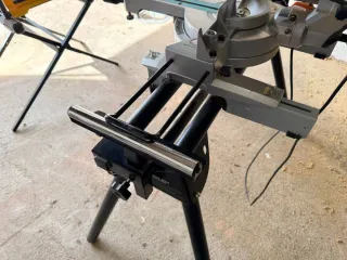 Ingletadora Makita con soporte