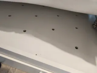 Cama blanca con cajones