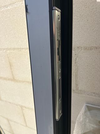 Puerta entrada moderna con cristal