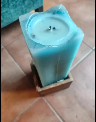 Candela blu con porta candela in legno