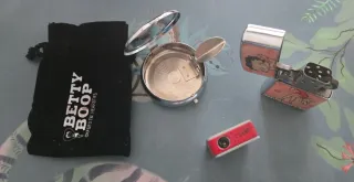 Betty Boop: 2 encendedores y 1 cenicero