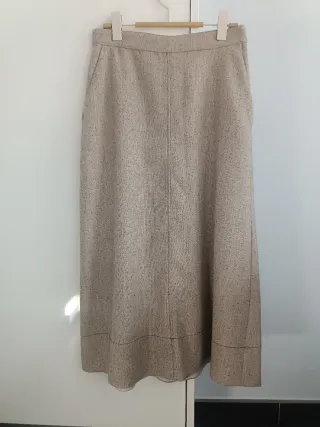 Falda midi Zara capa beige