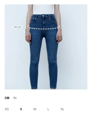 Falda midi Zara capa beige