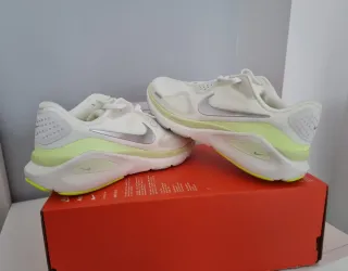 Nike Structure 26 Talla 38.5