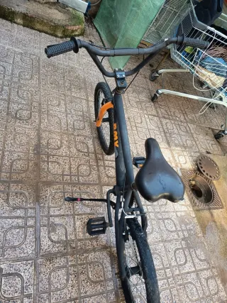 Bicicleta BMX negra