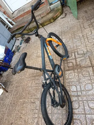 Bicicleta BMX negra