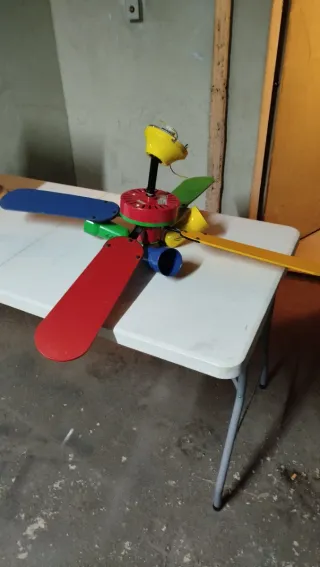 Ventilador de techo infantil multicolor