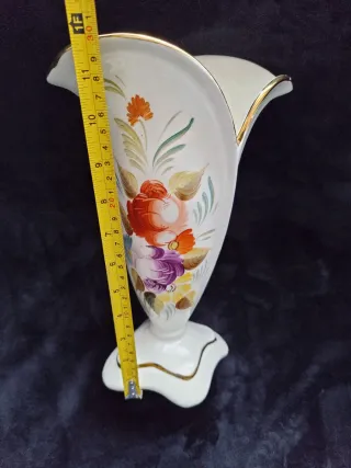 Jarrón antiguo vintage estilo Isabelino