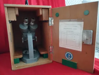 Antiguo Microscopio Japonés