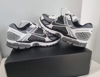 Nike Zoom Vomero 5 SE SP Talla 41
