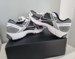 Nike Zoom Vomero 5 SE SP Talla 41