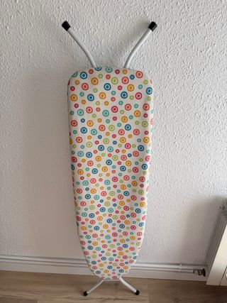 Tabla de planchar con diseño de círculos