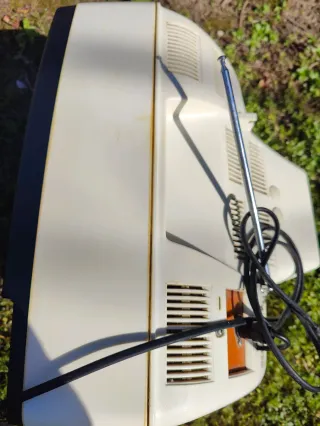 Televisión antigua ELBE beige y negra para decorar