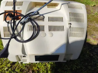 Televisión antigua ELBE beige y negra para decorar