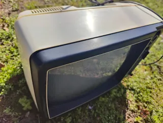 Televisión antigua ELBE beige y negra para decorar