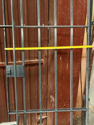 Rejas de puerta en hierro con marco