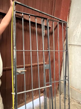 Rejas de puerta en hierro con marco