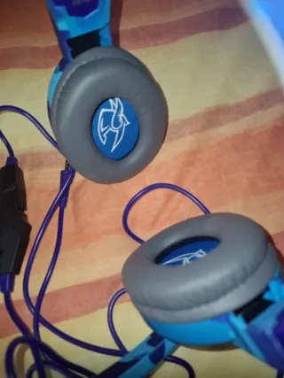 Cascos gaming camuflaje azul