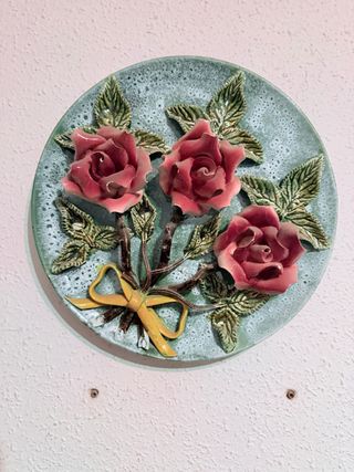 Plato Cerámica Antiguo Rosas Relieve