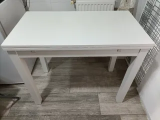 Mesa de cocina blanca