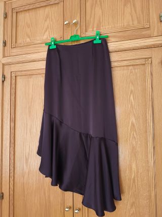 Falda morada asimétrica