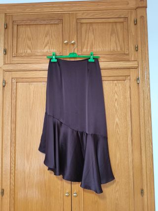 Falda morada asimétrica