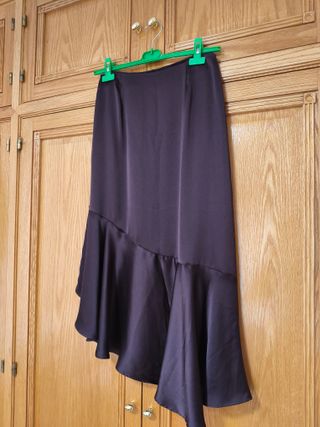 Falda morada asimétrica