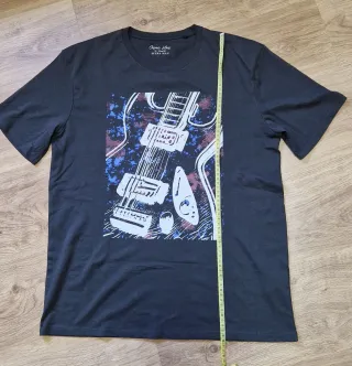 Camiseta Negra Guitarra Estampada Talla S