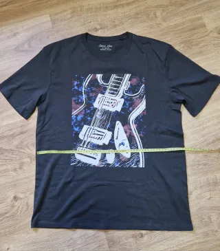 Camiseta Negra Guitarra Estampada Talla S