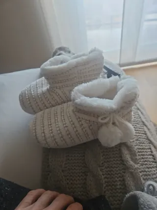 Zapatillas/ botas  de estar por casa peludas