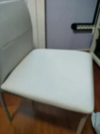 Silla de escritorio gris y blanca