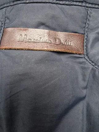 Cazadora de cuero marrón, reversible azul.