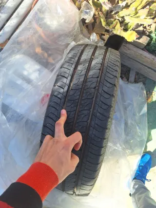 Neumático con llanta Goodyear