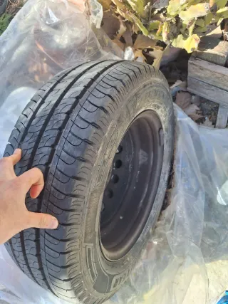 Neumático con llanta Goodyear