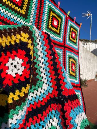 Manta de ganchillo patchwork hecha a mano preciosa