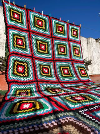 Manta de ganchillo patchwork hecha a mano preciosa