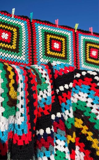 Manta de ganchillo patchwork hecha a mano preciosa