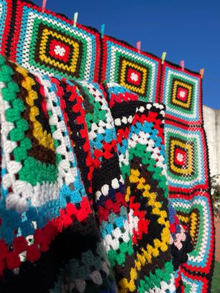 Manta de ganchillo patchwork hecha a mano preciosa