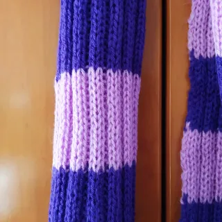 Bufanda de lana a rayas morado y lila