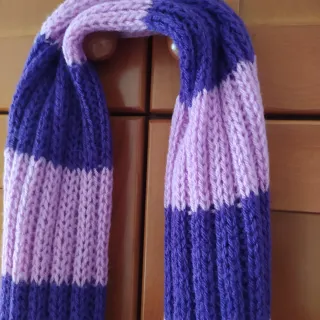 Bufanda de lana a rayas morado y lila