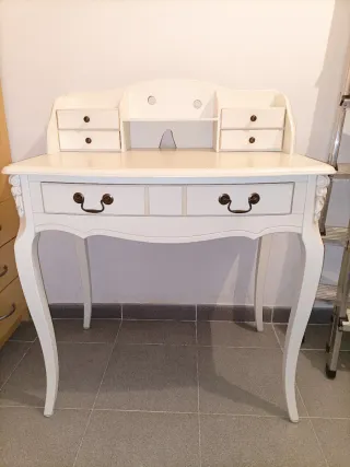 Escritorio blanco madera con silla