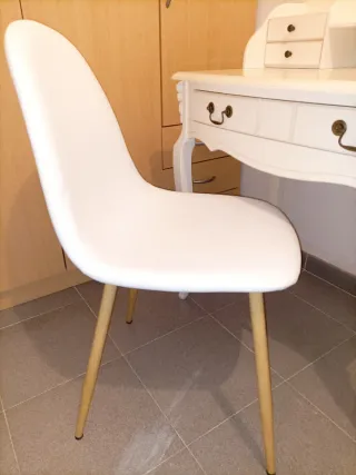 Escritorio blanco madera con silla