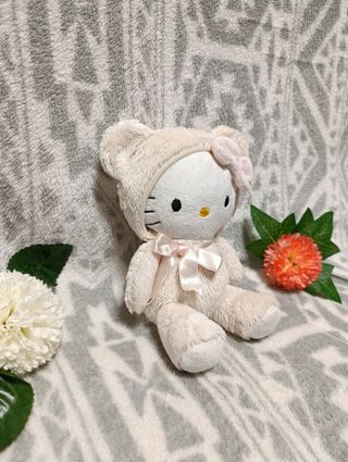 ♥️ Hello Kitty ♥️ vestida de osito crema