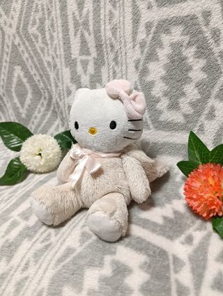 ♥️ Hello Kitty ♥️ vestida de osito crema