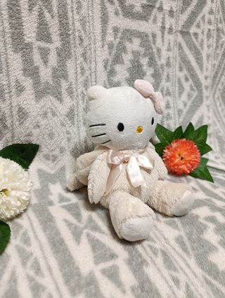 ♥️ Hello Kitty ♥️ vestida de osito crema