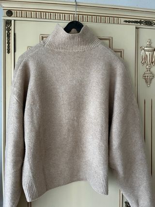 Jersey cuello alto camel