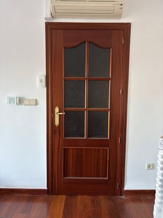 Puerta de madera interior