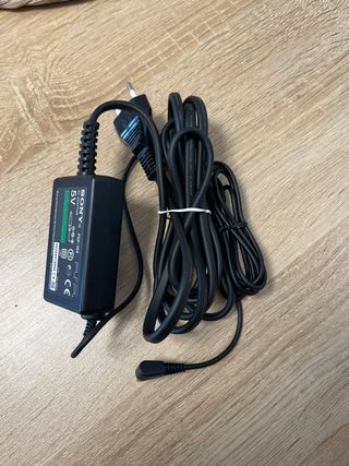 PSP 1004 Negra + GTA,MotoGP,FIFA 10 y 6 juegos más